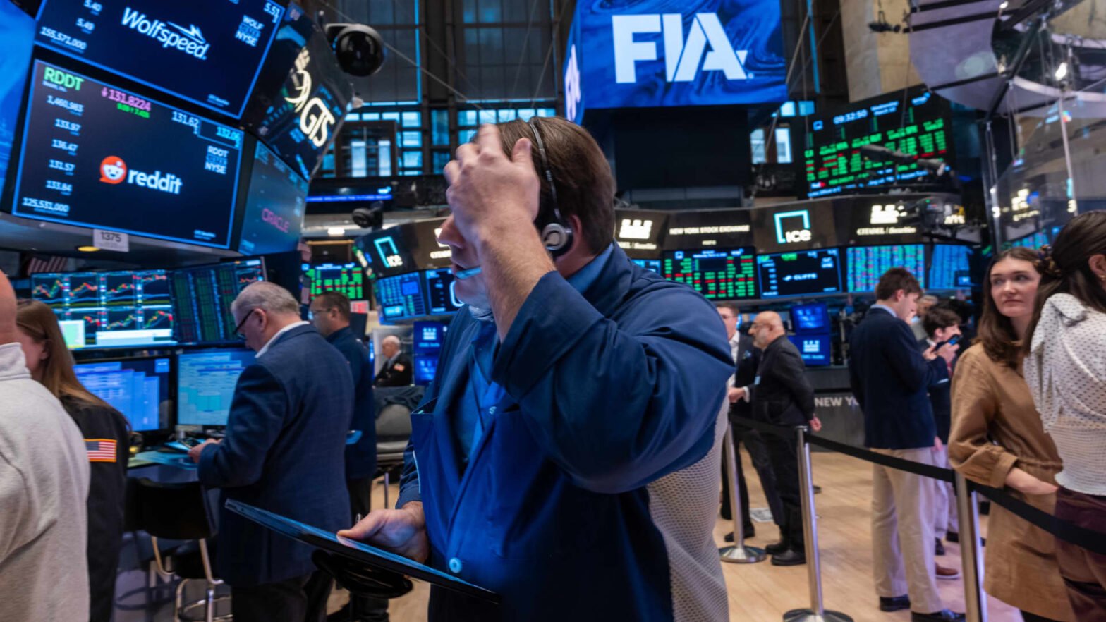 s&p-500-futures-are-little-changed-after-index-posts-first-winning-session-in-three:-live-updates