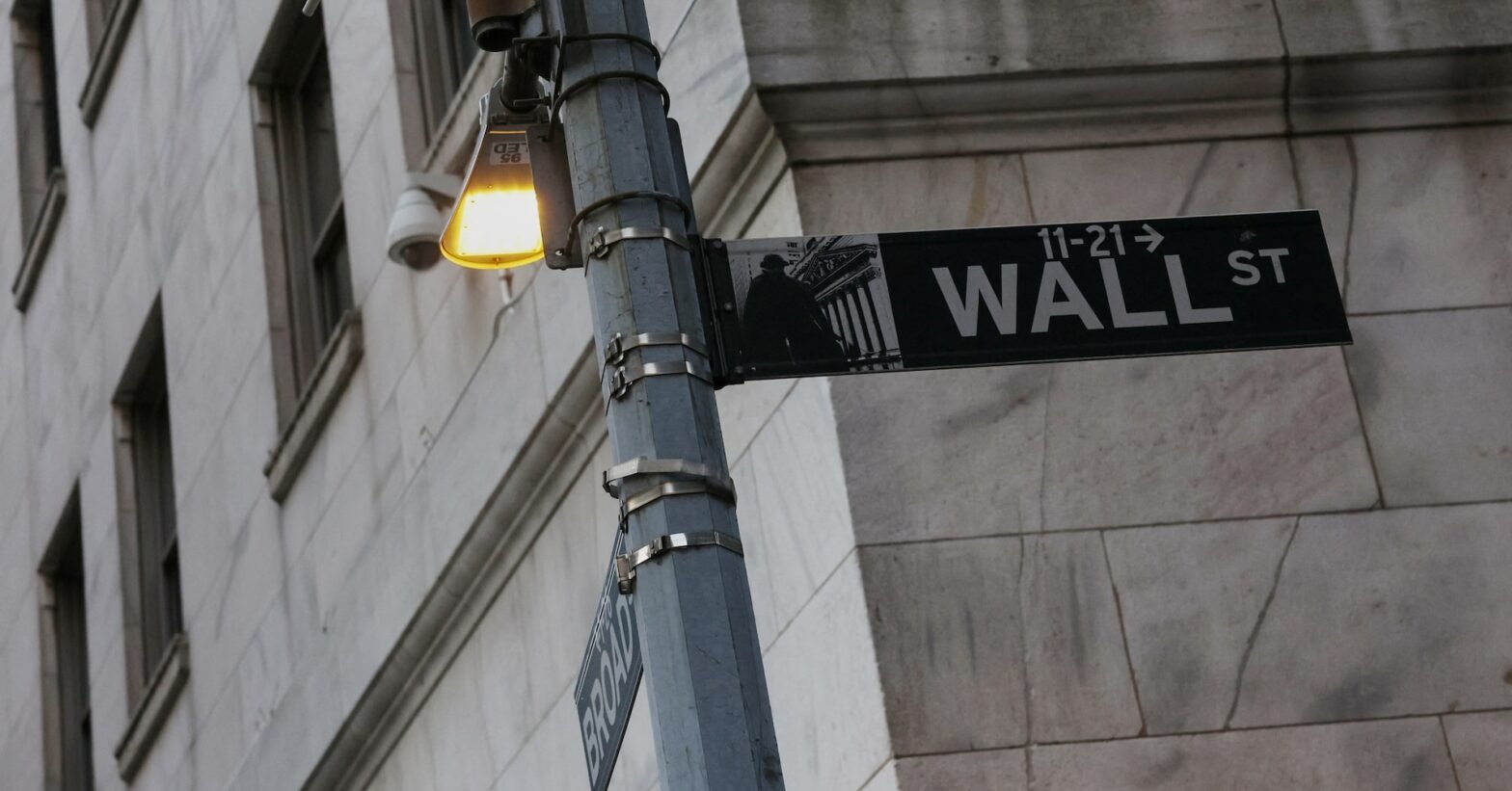 morning-bid:-markets-now-eye-government-shutdown-after-trade-row