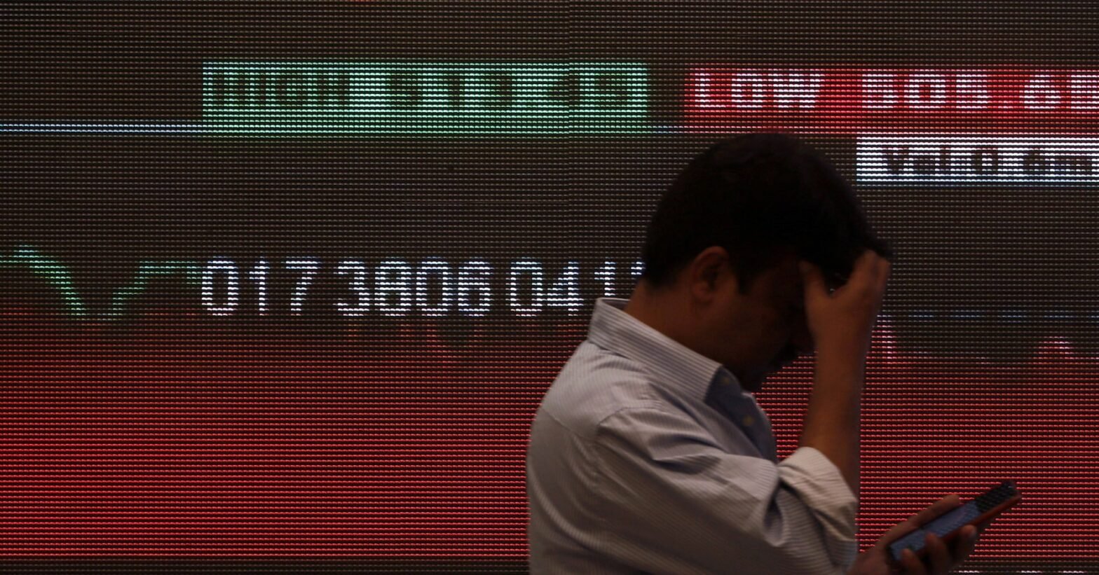 a-$1-trillion-jolt:-selloff-in-indian-stocks-burns-retail-investors,-fans-economic-risks