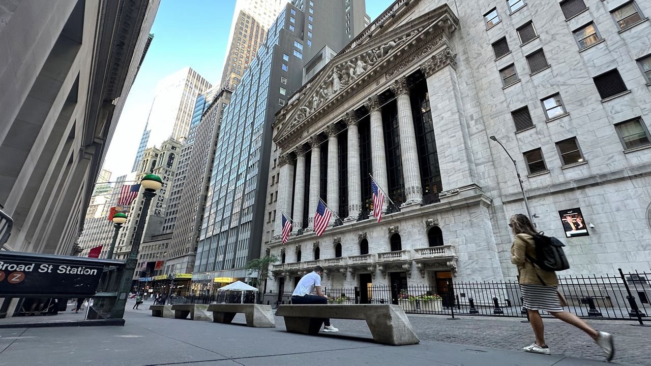 economist-urges-investors-to-keep-calm-and-stay-the-course
