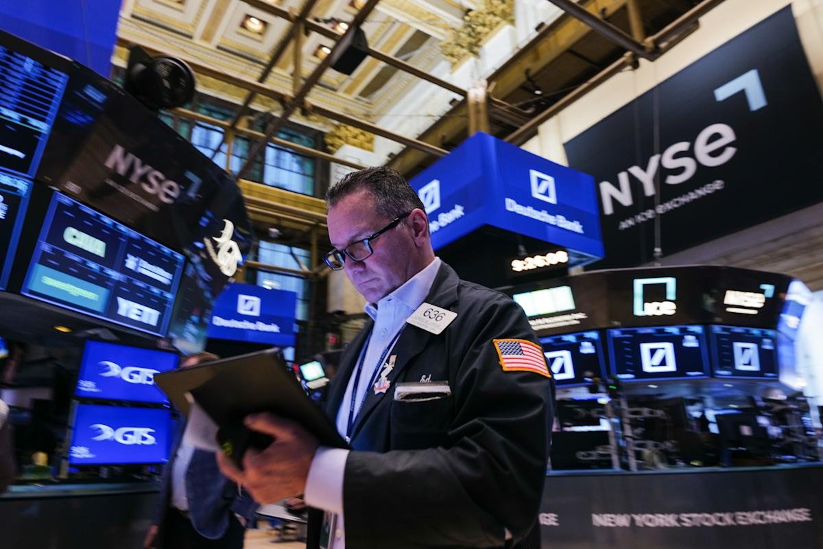 stock-market-today:-s&p-500-nears-correction-as-stock-sell-off-deepens-amid-trump’s-latest-tariff-threats