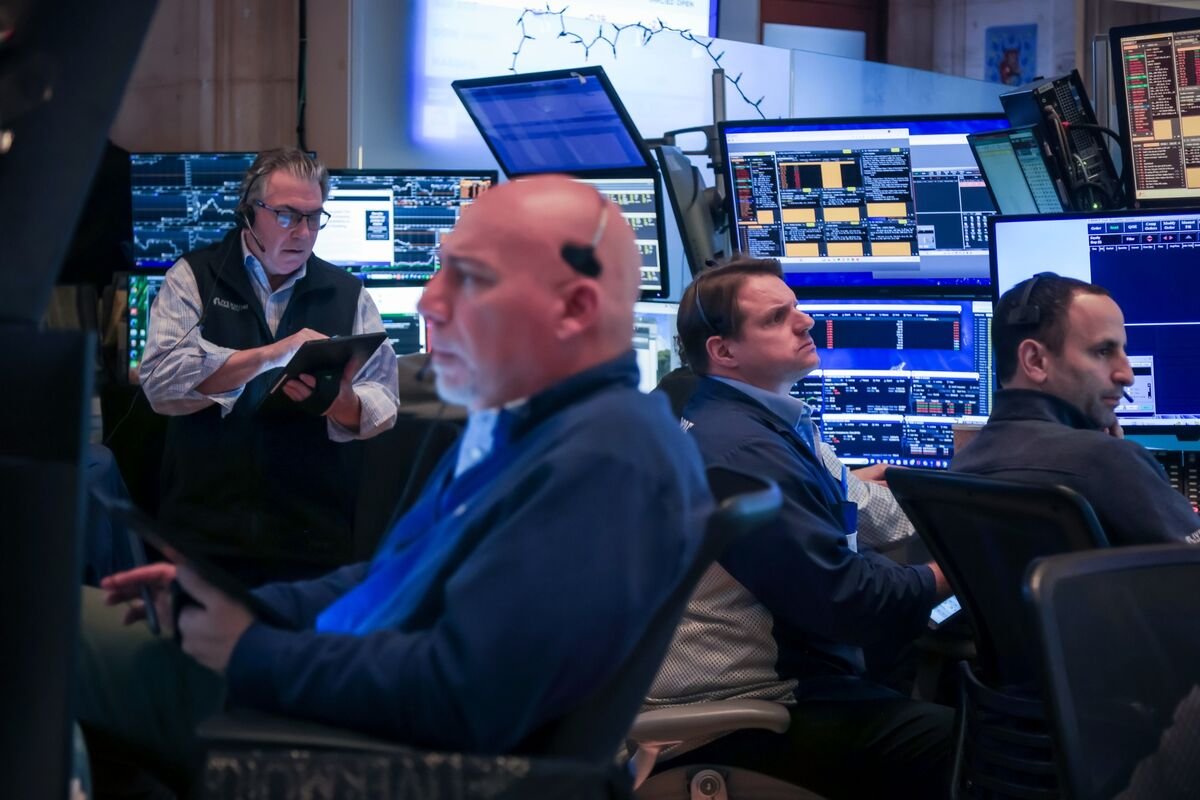 traders-gauging-stock-market’s-next-move-keep-wary-eye-on-flows