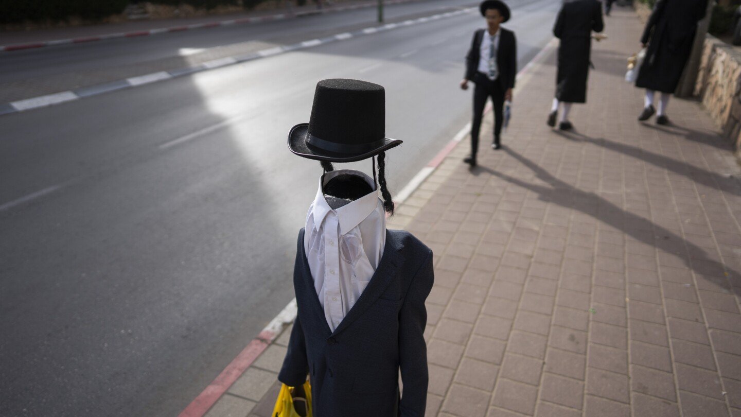 photo-gallery:-ultra-orthodox-communities-celebrate-purim-in-jerusalem