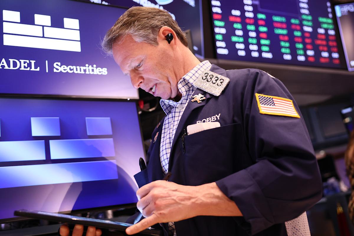 stock-market-today:-dow-gains-350-points-as-stocks-climb-for-2nd-day-after-s&p-500-enters-correction