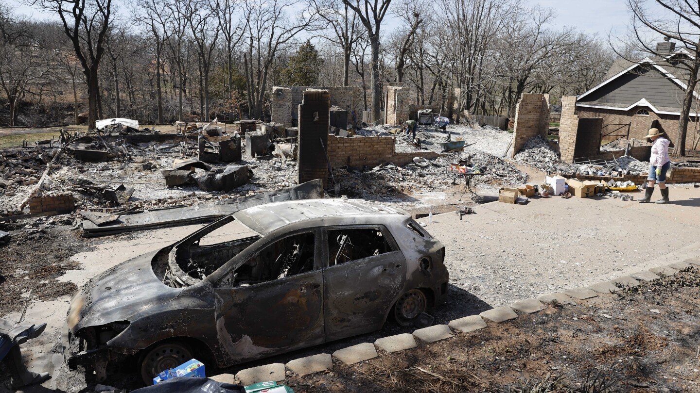 as-oklahoma-reels-from-deadly-wildfires,-authorities-warn-of-fresh-fire-threat