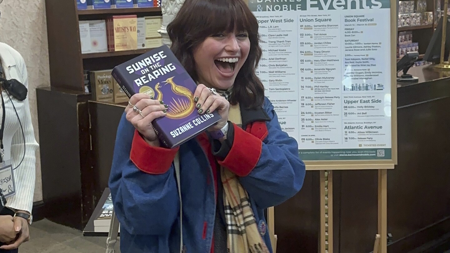 ‘sunrise’-arrives-at-midnight-for-fans-celebrating-release-of-new-‘hunger-games’-novel