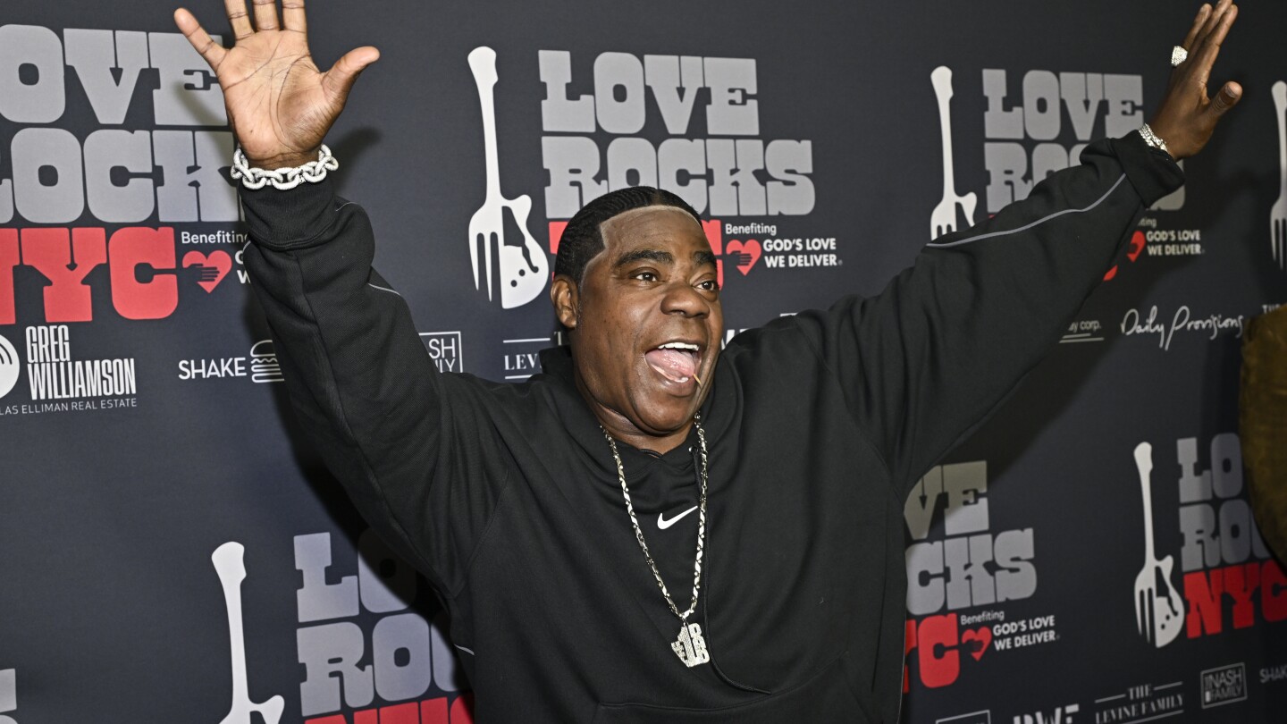 tracy-morgan-says-he’s-ok,-food-poisoning-caused-incident-at-knicks-heat-game