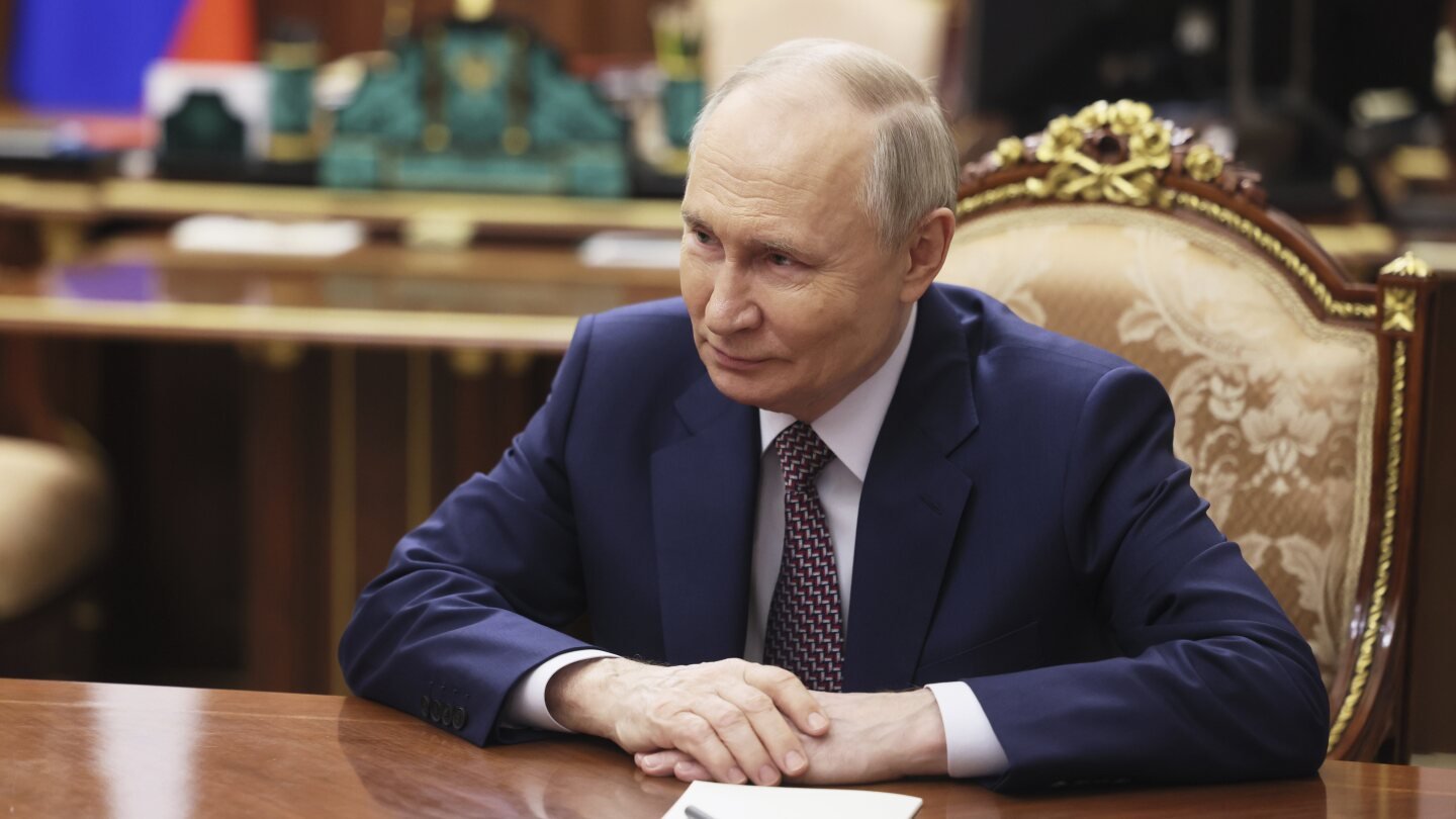 what-the-white-house-and-kremlin-said-about-the-trump-putin-call