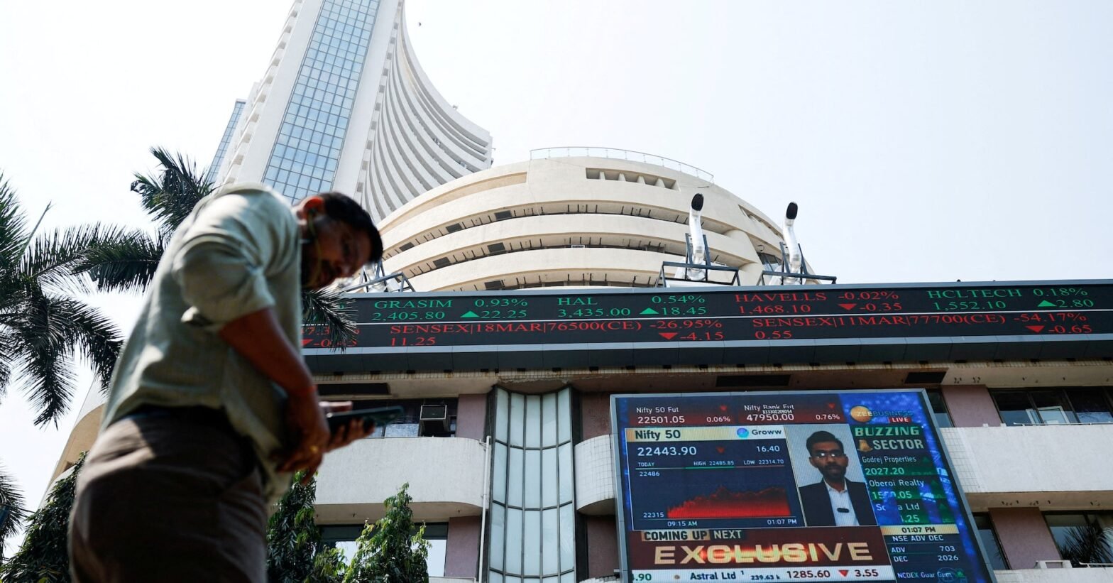 foreign-investors-jilt-india-as-growth-falters-and-china-beckons