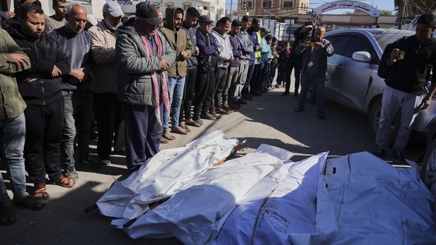 middle-east-latest:-far-right-party-leader-returns-to-netanyahu’s-cabinet-after-strikes-pummel-gaza