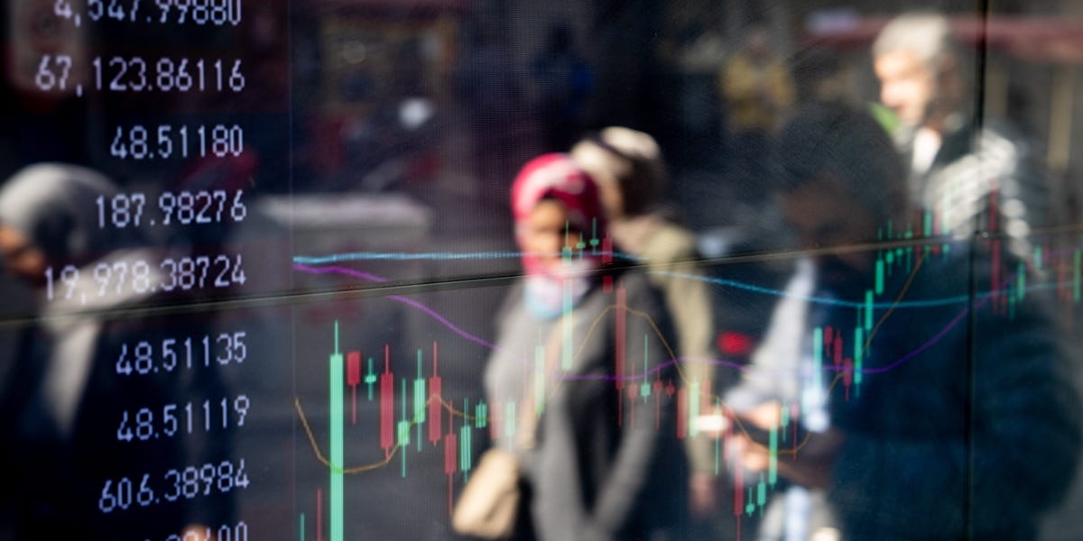 us-households-are-sitting-on-record-amounts-of-stock-that-could-be-bad-news-for-the-market.