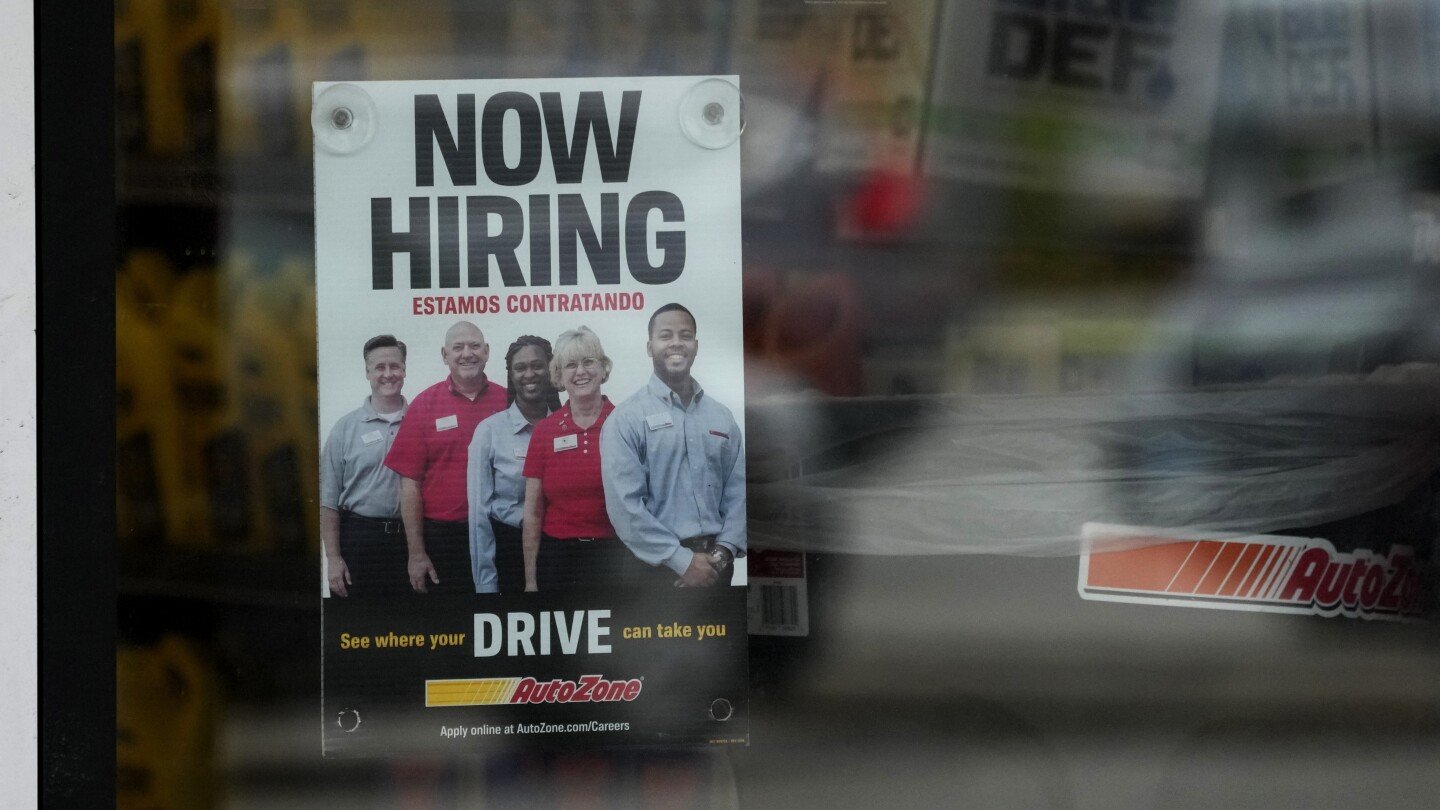 applications-for-jobless-benefits-inch-up,-but-layoffs-remain-low,-labor-market-healthy