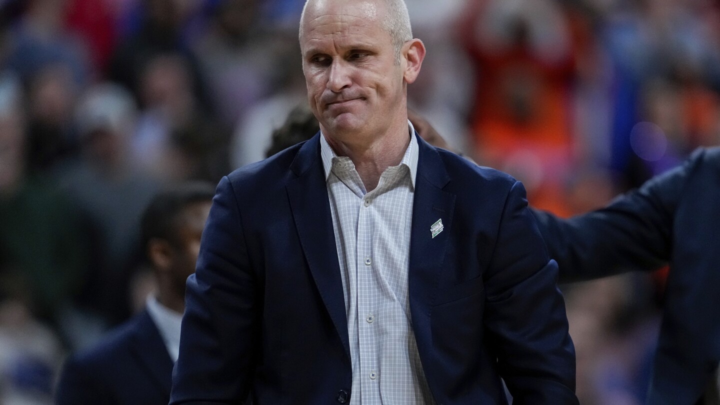 anger,-frustration,-sadness-and-pride:-dan-hurley-full-of-emotion-after-uconn’s-three-peat-bid-ends