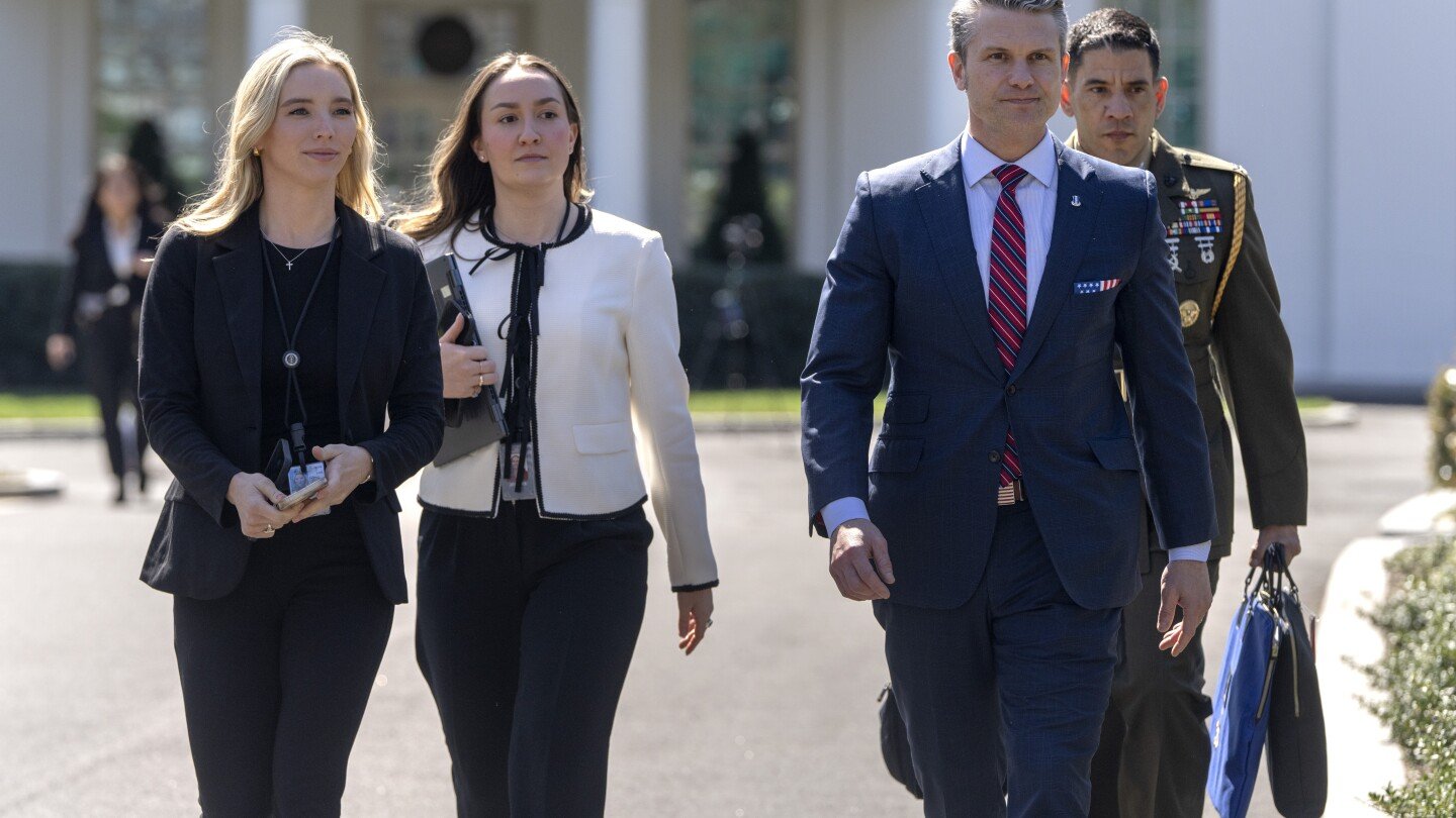 the-atlantic-releases-the-entire-signal-chat-showing-hegseth’s-detailed-attack-plans-against-houthis