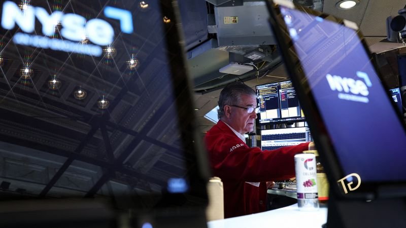 dow-sinks-500-points.-stocks-are-on-track-for-their-worst-quarter-since-2023