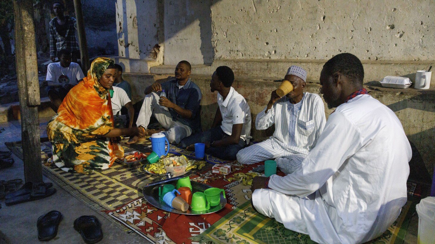 ap-photos:-from-the-atlantic-coast-to-the-sahelian-plain,-ramadan-brings-west-africans-to-the-table