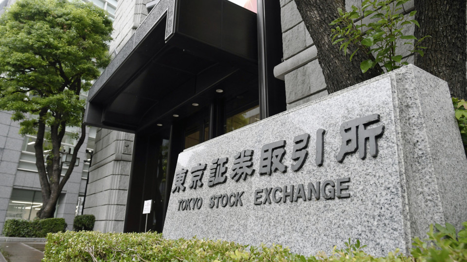 tokyo-stocks-tumble-over-3%-after-wall-st.-fall