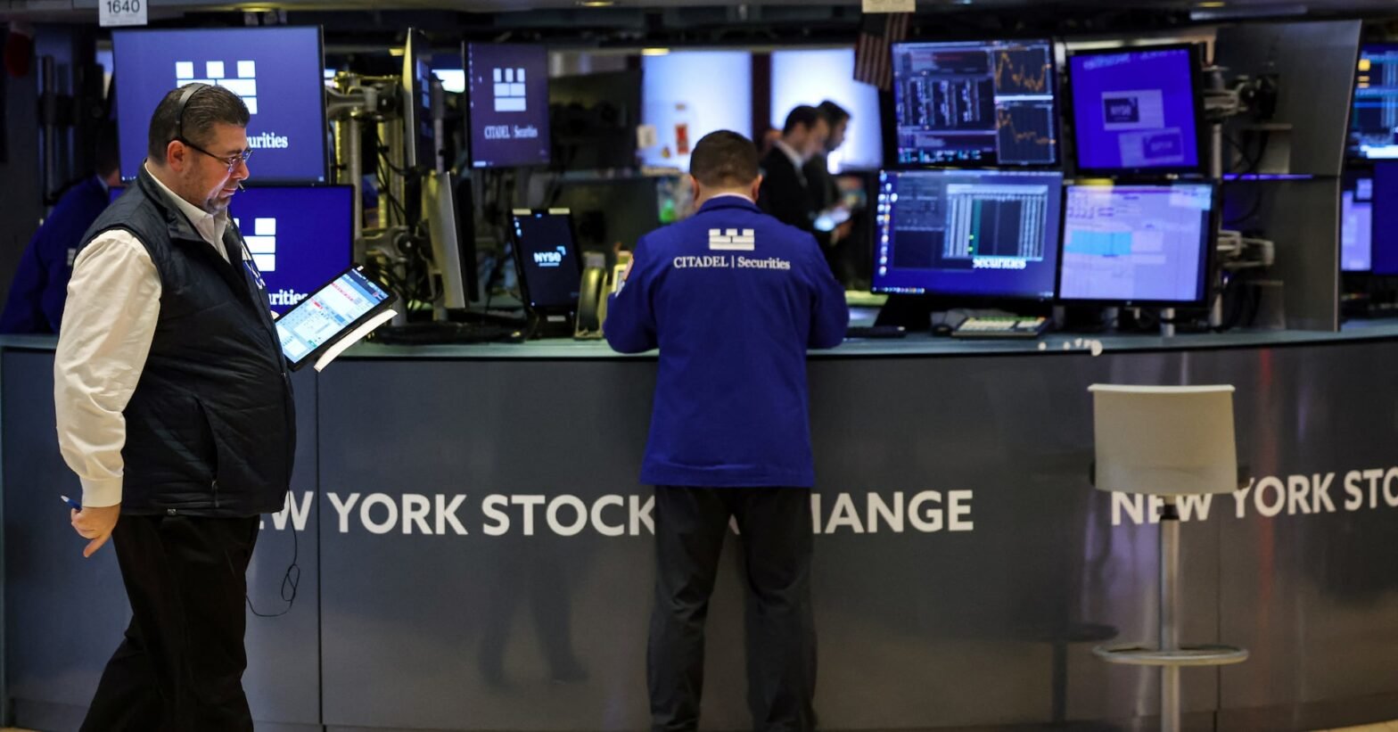 us-stock-futures-tumble-as-tariffs-fuel-recession-worries