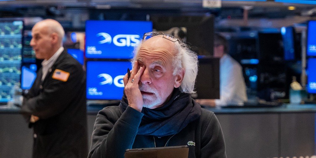 stocks-tumble-ahead-of-wednesday’s-‘liberation-day’-tariffs-announcement