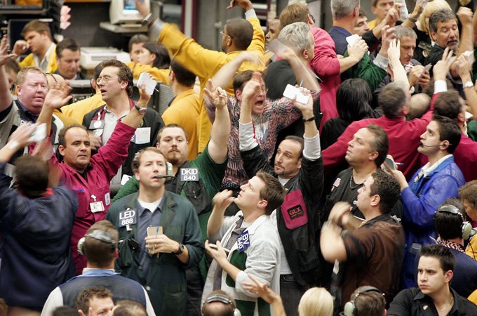 Traders signal offers in the S&P 500 Futures pit at the Chicago Mercantile Exchange [File: Scott Olson/Getty Images]