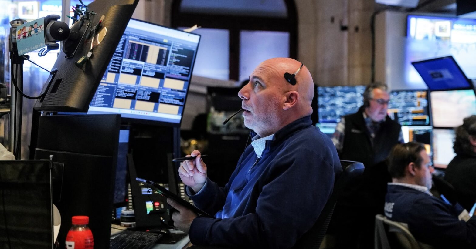 investors-grapple-with-tariff-driven-economic-threat-as-market-swings-persist