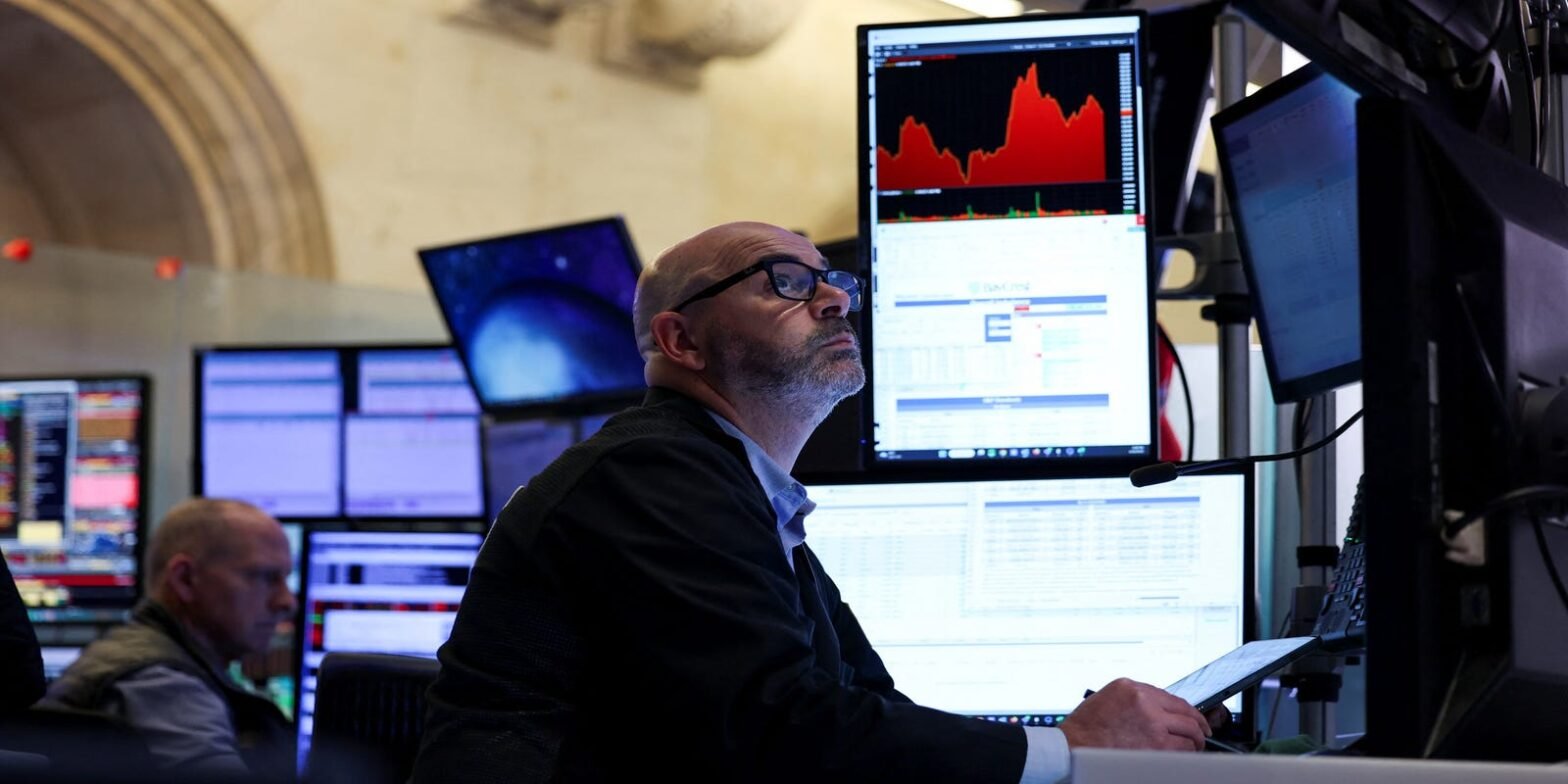 what-time-does-the-stock-market-open-and-close?-see-full-schedule,-2025-holiday-dates