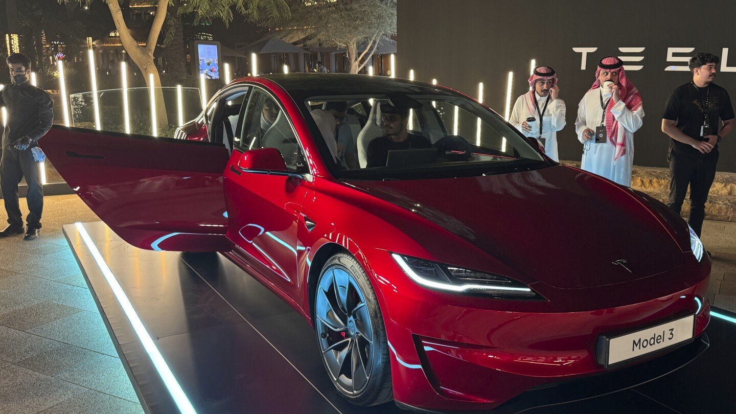 tesla-launches-in-saudi-arabia-with-its-first-showroom-and-service-center-in-riyadh