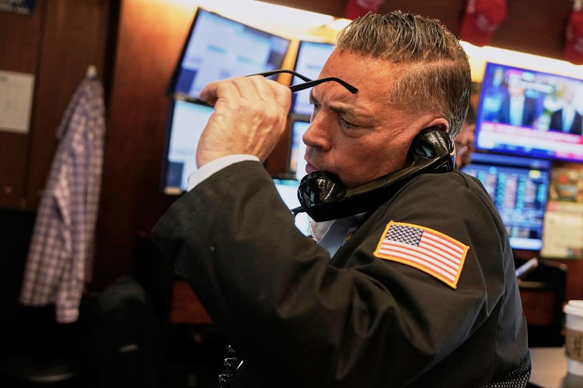 stock-market-today:-dow,-s&p-500,-nasdaq-futures-rise-after-china-signals-tariff-restraint,-bank-earnings-roll-in