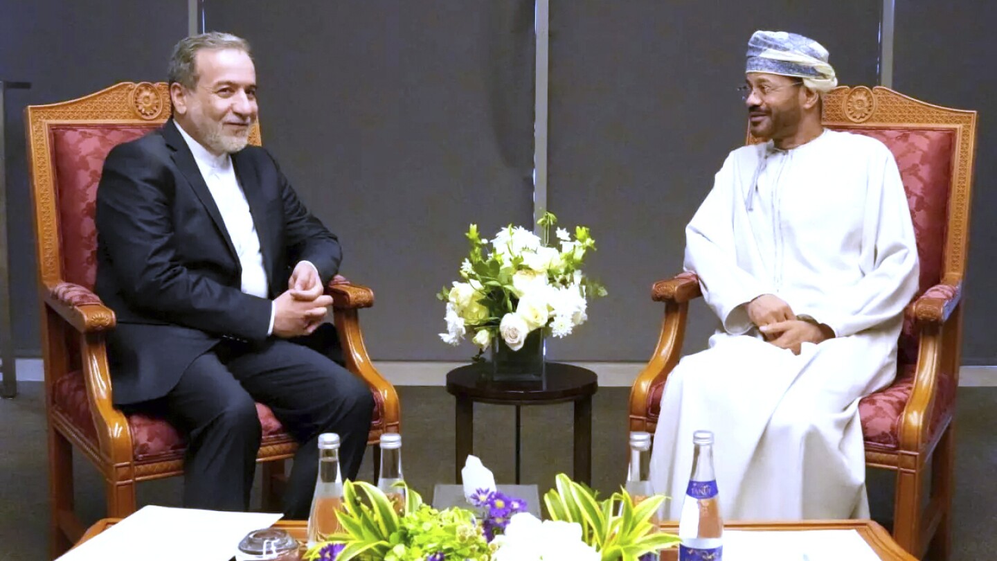 enviados-de-iran-y-eeuu-llegan-a-oman-para-conversaciones-sobre-programa-nuclear-de-teheran
