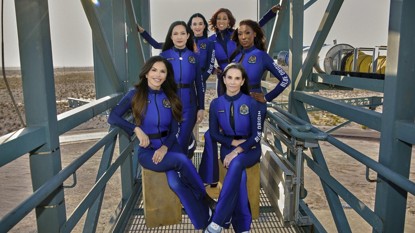 blue-origin-launches-an-all-female-celebrity-crew-with-katy-perry,-gayle-king-and-lauren-sanchez