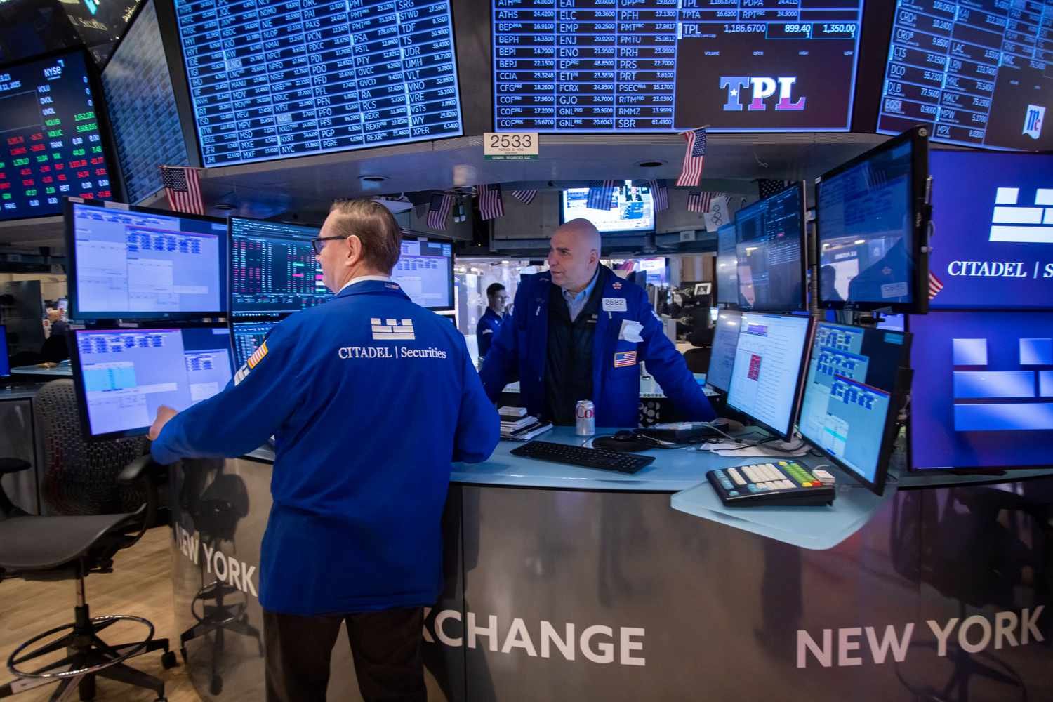 dow-jones-today:-futures-rise-as-tech-stocks-jump-on-news-of-tariff-exemptions;-apple,-dell,-best-buy-surge