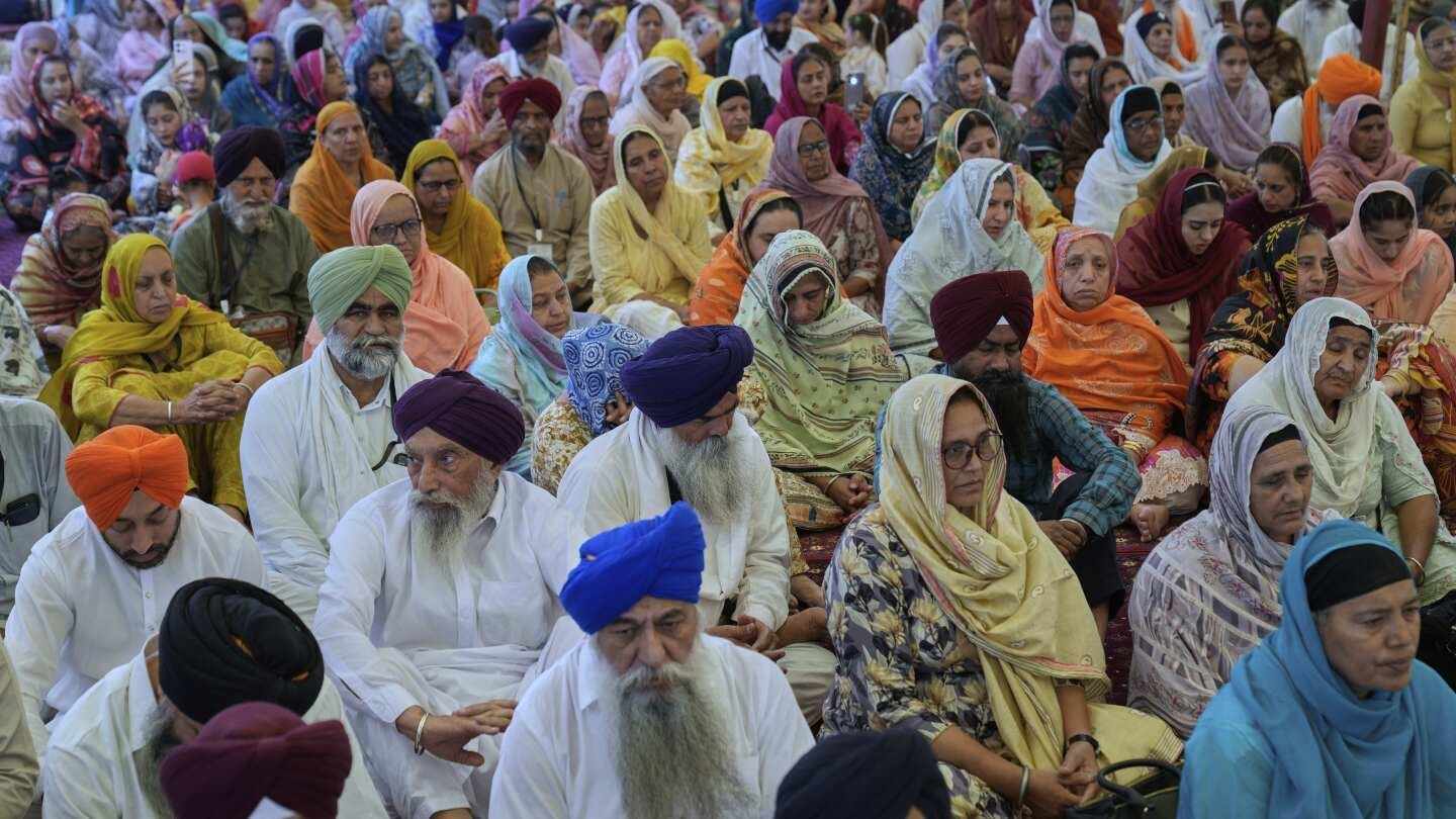 thousands-of-sikh-pilgrims-visit-pakistan-to-celebrate-vaisakhi-festival