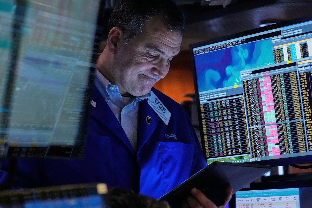 stock-market-today:-dow,-s&p-500,-nasdaq-futures-fall-as-tariff-fears-keep-traders-on-edge