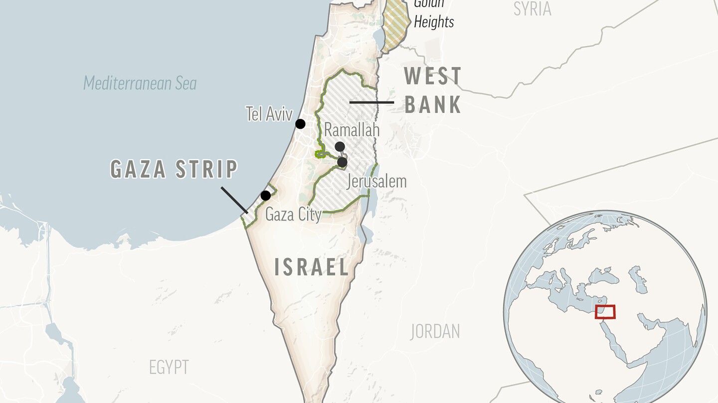 israeli-airstrike-hits-hospital-entrance-in-gaza-and-wounds-medics,-official-says