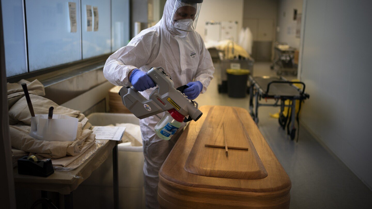 who-member-countries-agree-on-a-draft-‘pandemic-treaty’-to-try-to-avoid-covid-19-mistakes