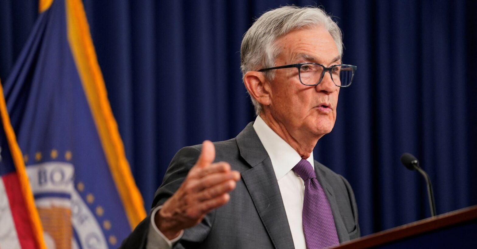 fed’s-powell-says-markets-orderly,-downplays-intervention-risk