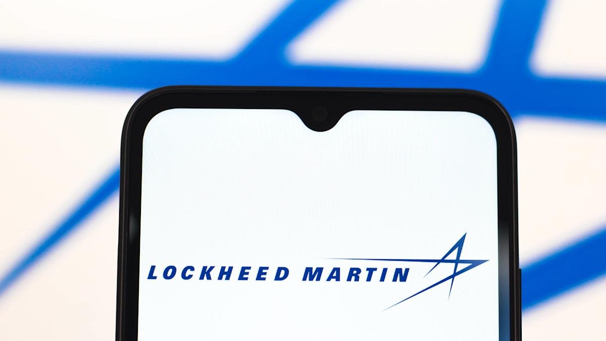 travelers-stock-pops,-lockheed-martin-upgrade,-jb-hunt-earnings