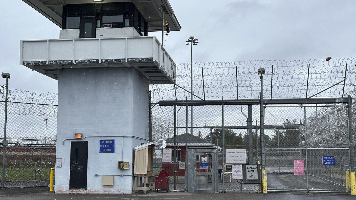 10-guards-charged-over-the-fatal-beating-of-a-new-york-inmate,-including-2-with-murder
