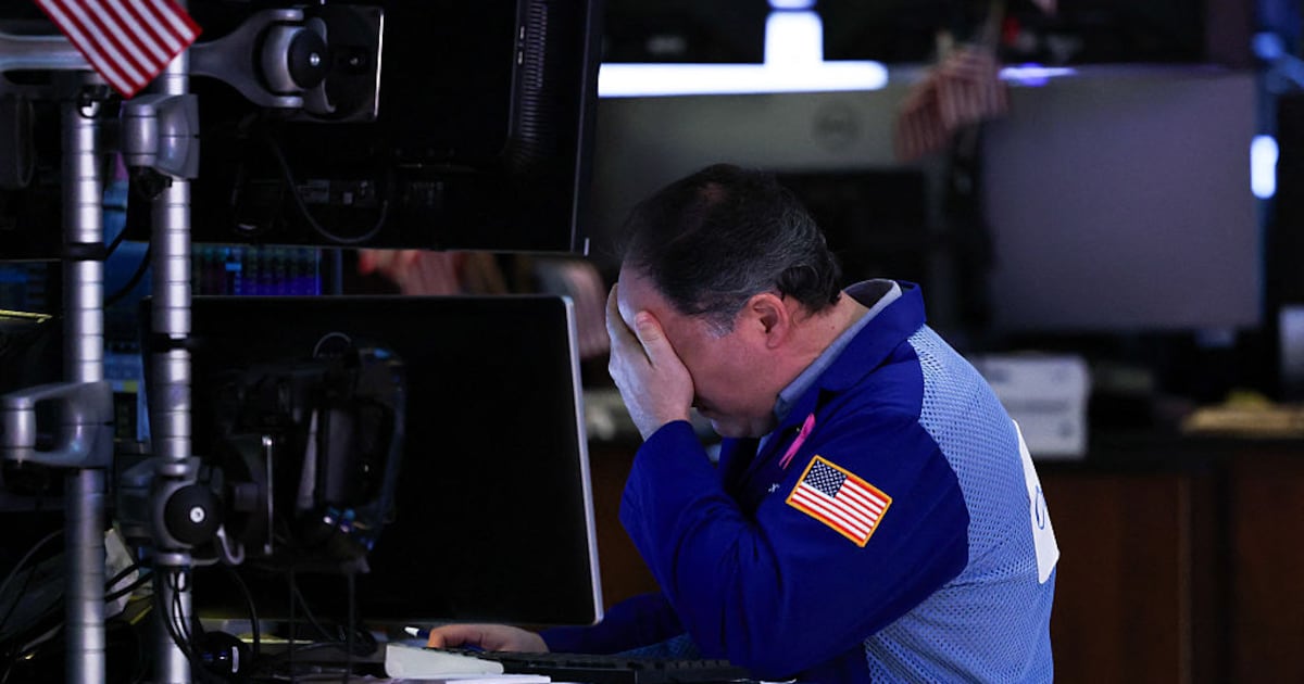 terrible-sign-for-stock-market-after-fed’s-brutal-trump-tariff-warning