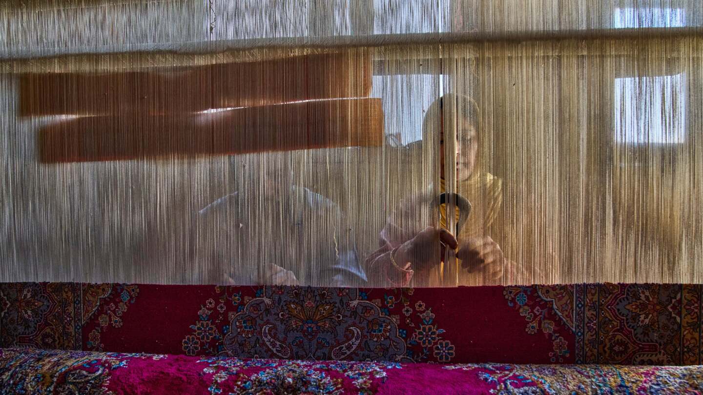 ap-photos:-trump-tariffs-threaten-the-survival-of-the-centuries-old-kashmiri-carpet-industry