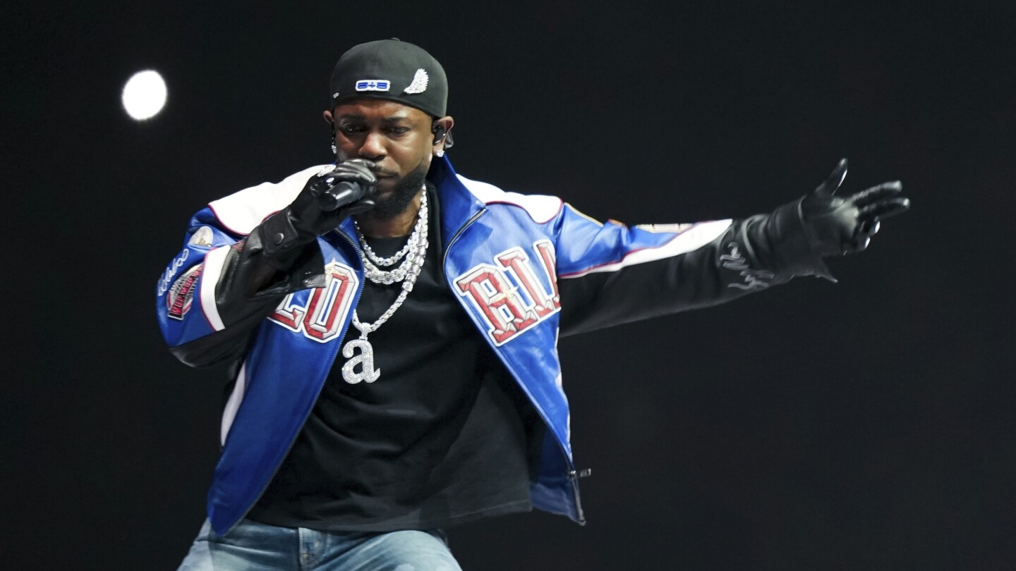 drake-complains-about-kendrick-lamar’s-‘not-like-us’-super-bowl-performance-in-new-defamation-claims