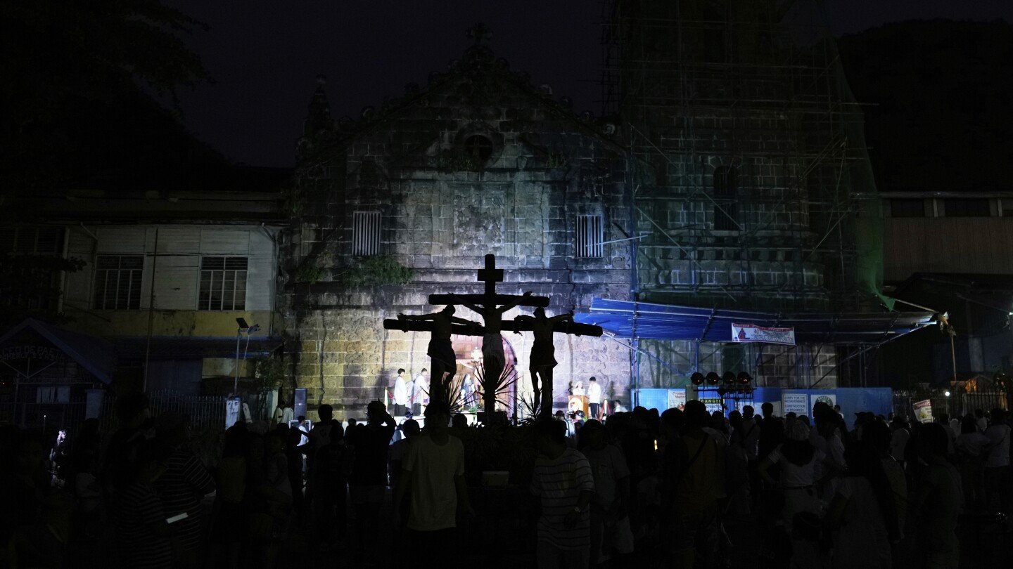 ap-photos:-devout-in-the-philippines-mark-holy-week-with-flagellations,-processions-and-passion-play