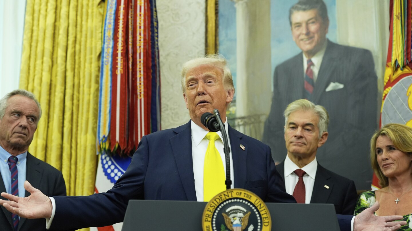 trump-turns-a-covid-information-website-into-a-promotion-page-for-the-lab-leak-theory