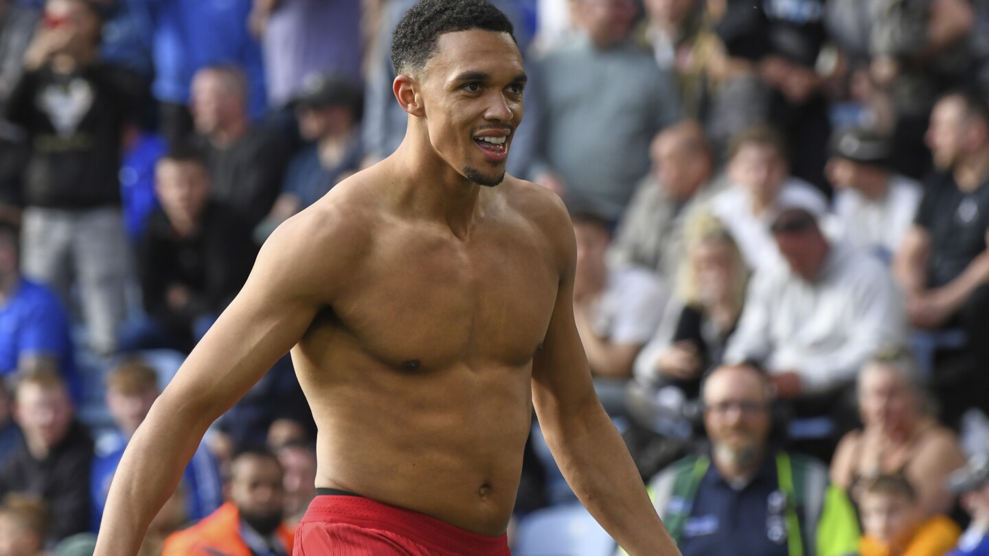 arsenal-beats-ipswich-4-0-to-keep-premier-league-title-race-going-and-man-united-loses-again