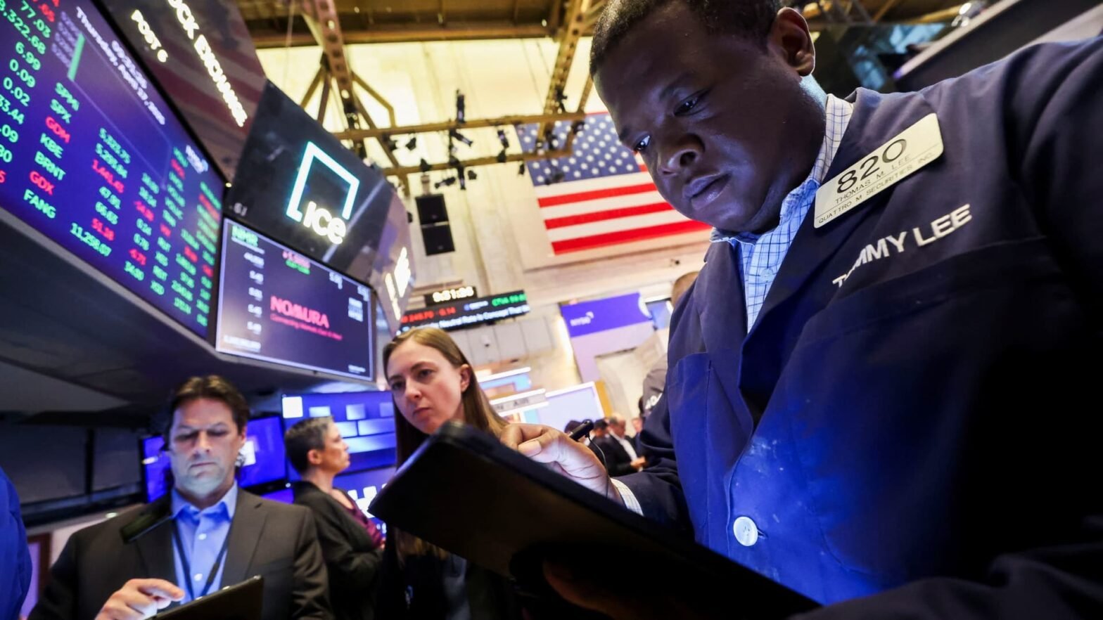 stock-futures-fall-after-wall-street-posts-another-losing-week:-live-updates