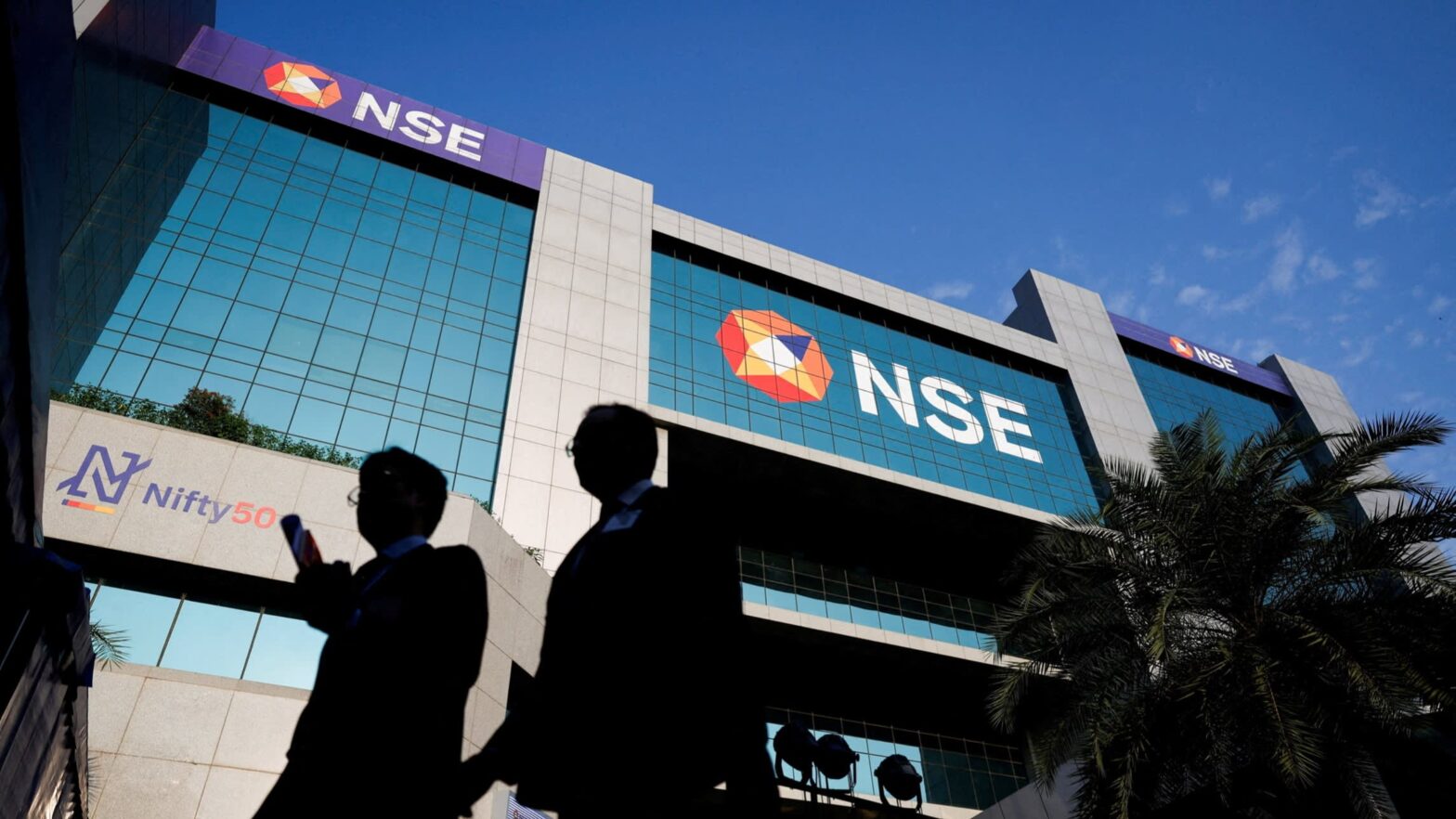 india’s-retail-stock-investors-keep-faith-despite-foreign-outflows
