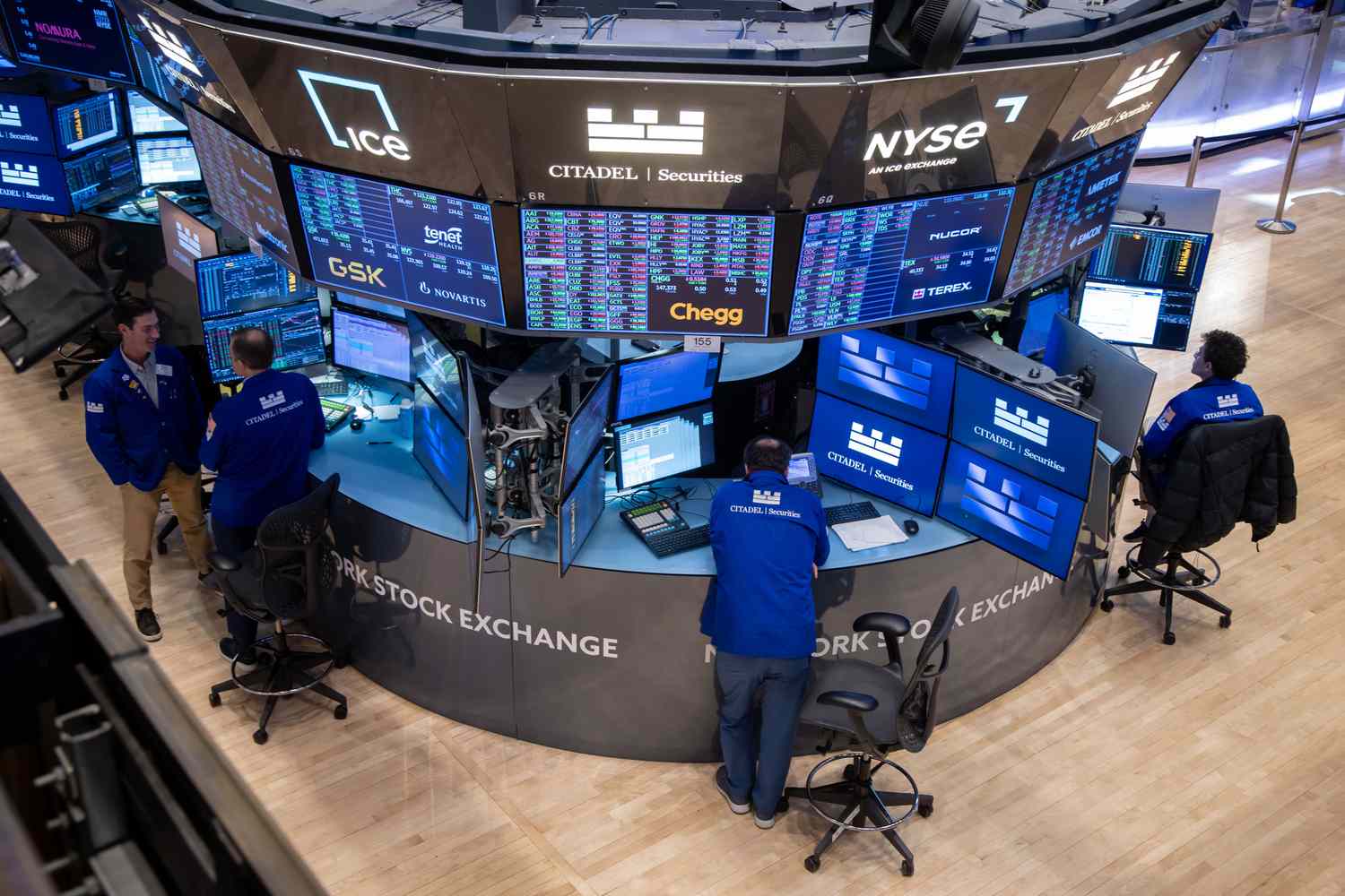 global-stocks-fall-as-trump-attacks-fed’s-powell,-china-warns-trading-partners