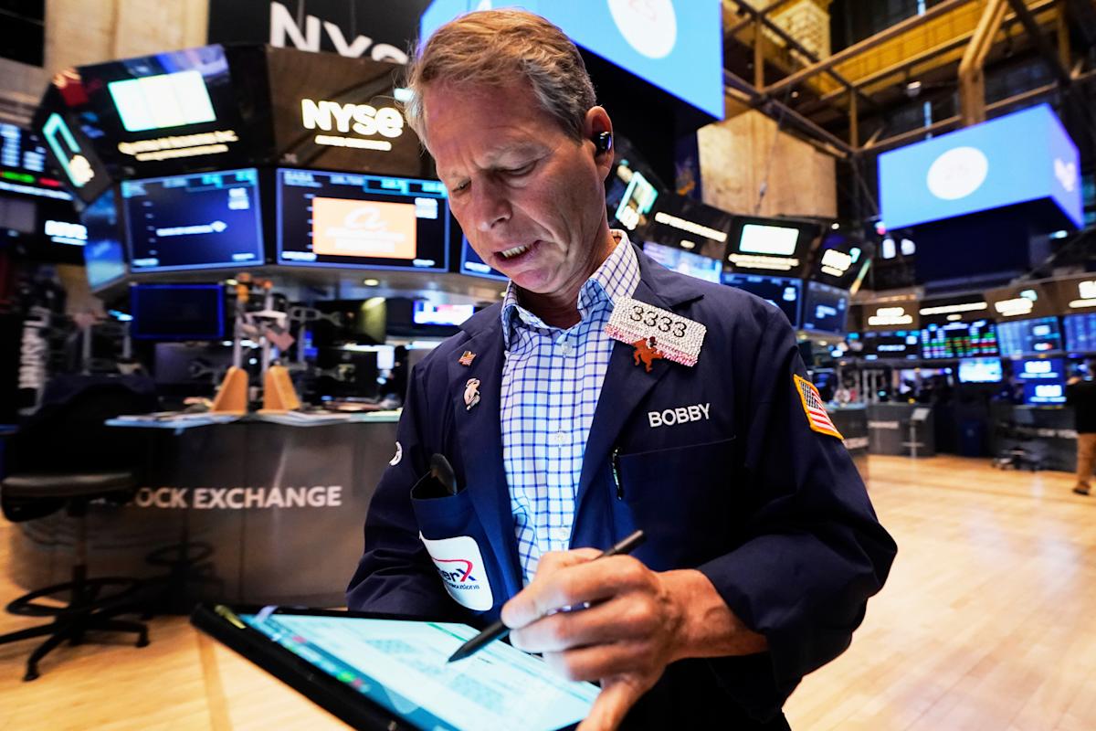 stock-market-today:-dow,-s&p-500,-nasdaq-futures-slide-with-trump’s-tariffs,-fed-bashing-in-focus