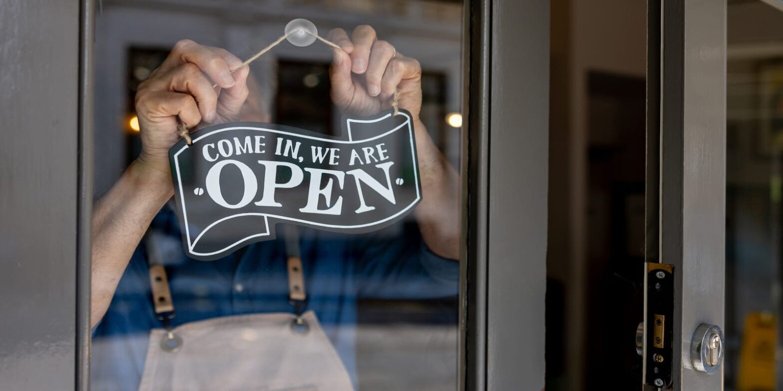 are-banks-open-on-easter-monday-2025?-is-today-a-federal-holiday?-post-office,-stock-market,-more