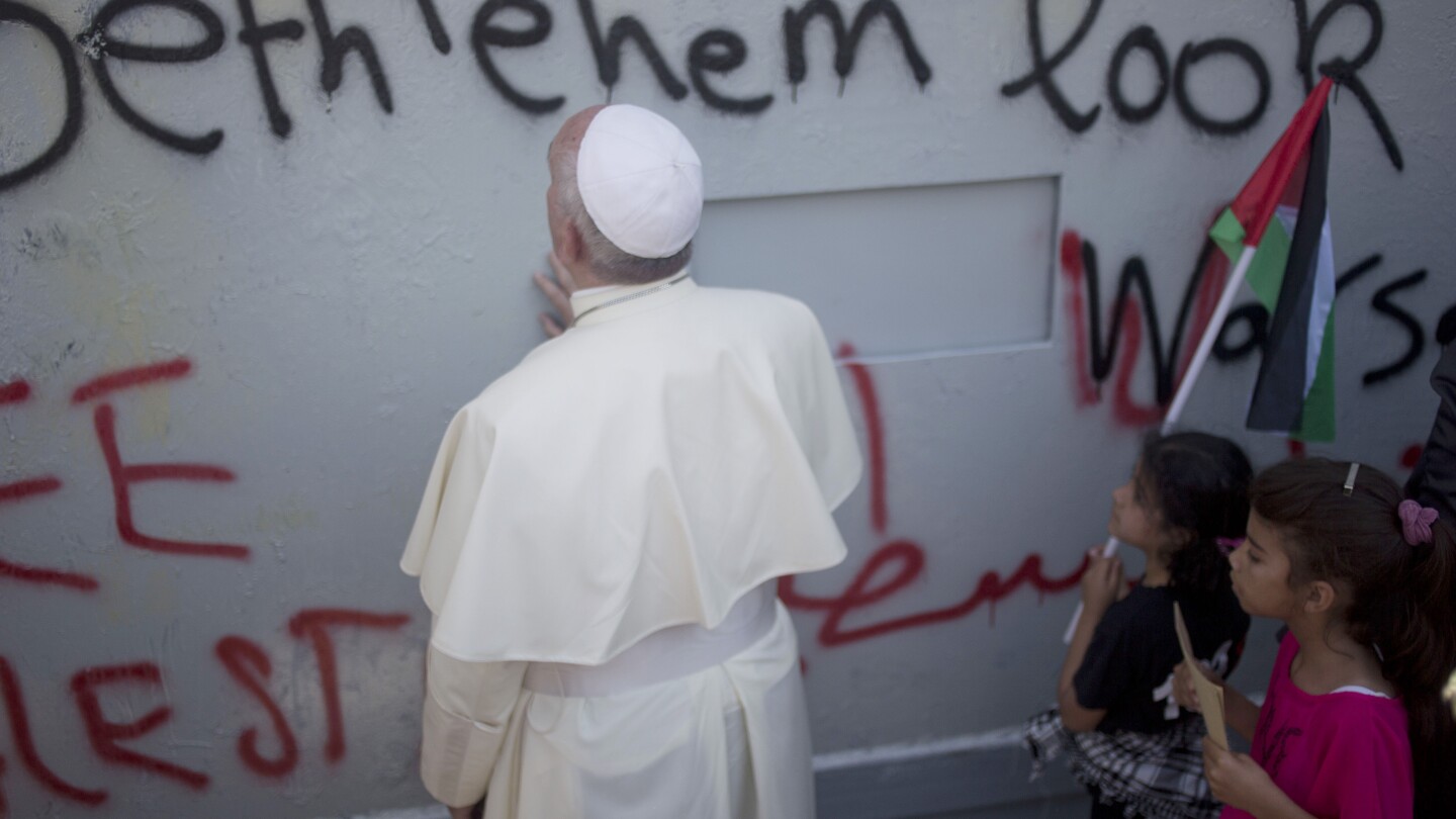pope’s-frequent-calls-to-a-catholic-church-made-him-a-revered-figure-in-war-battered-gaza